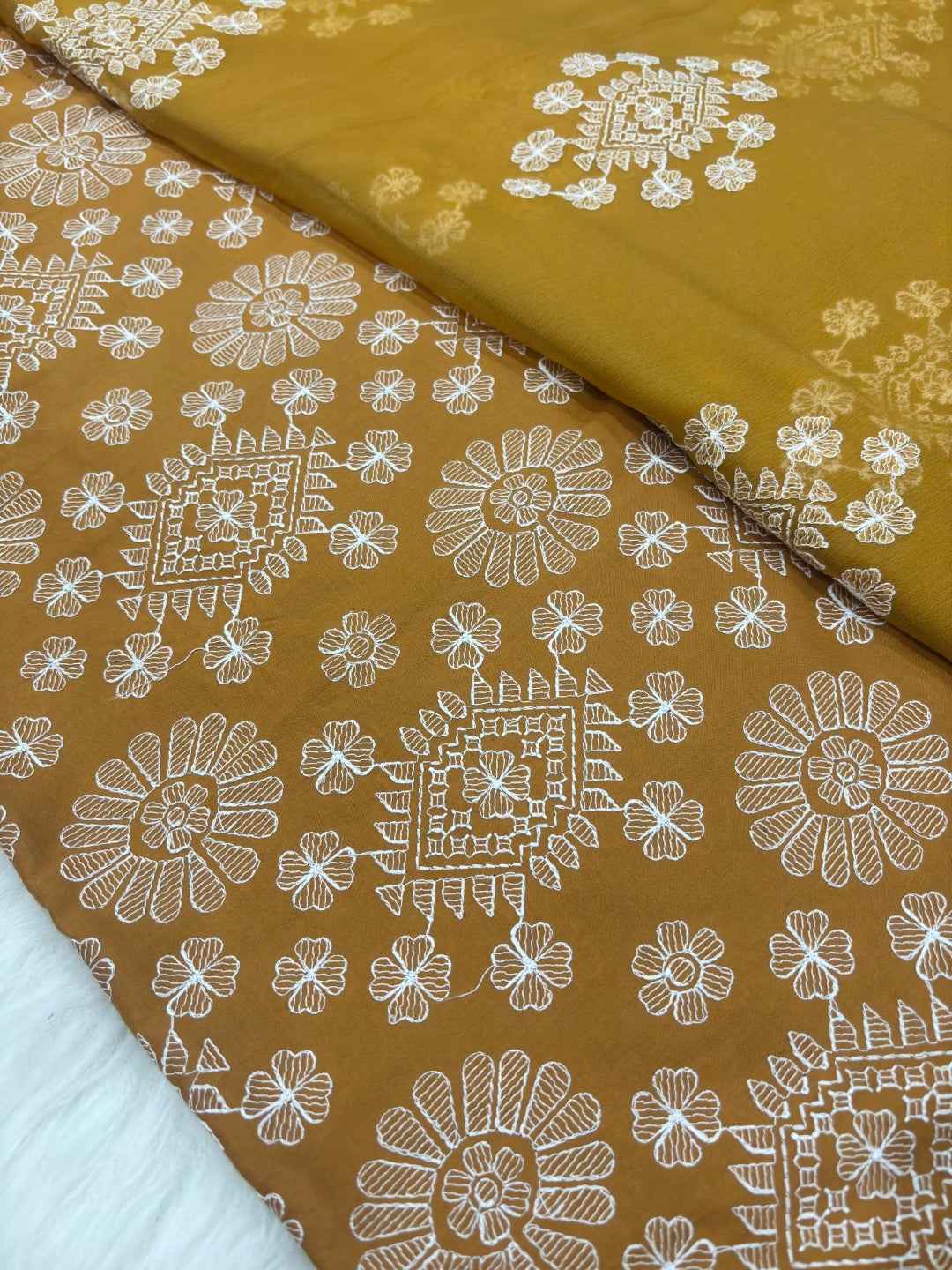 BAREEZE LAWN EMBROIDERED 3PC CHIFFON DOPATTA TZAJ-101