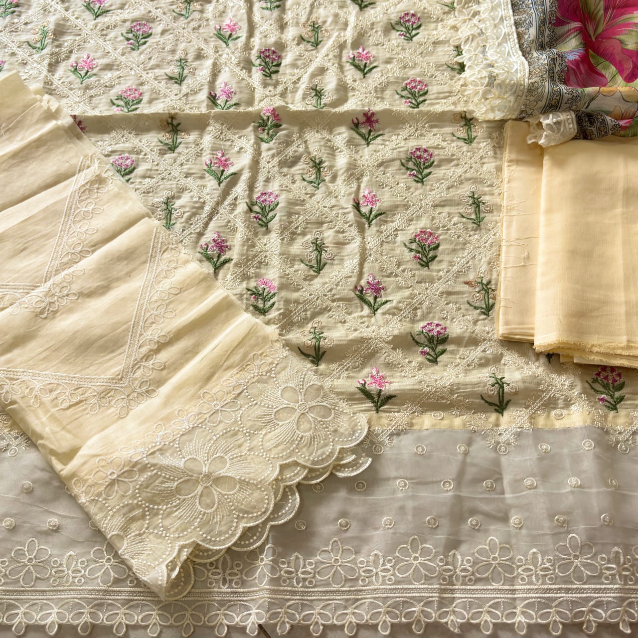 MARIA B LUXURY LAWN 3PC CHIFFON DOPATTA