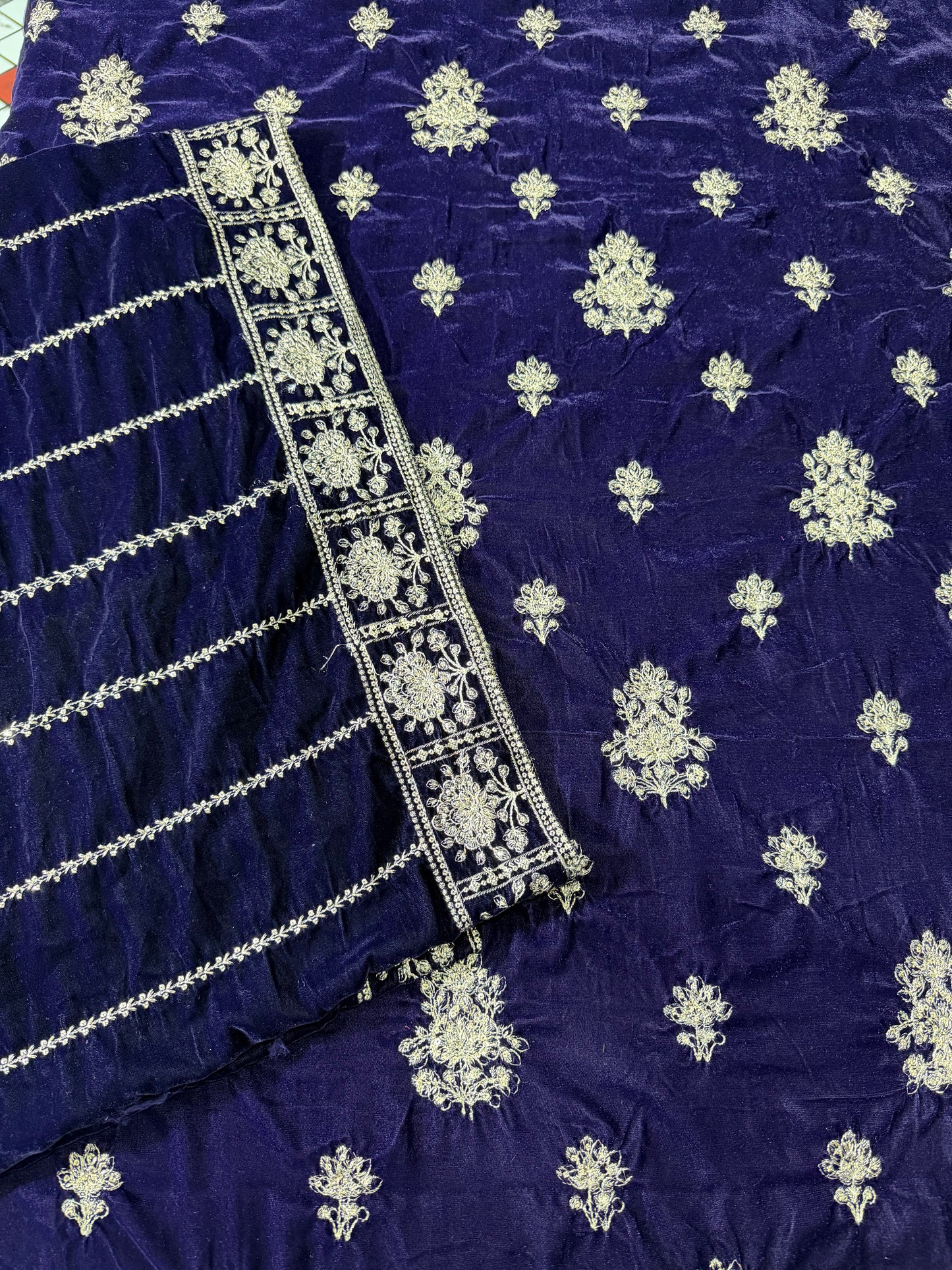 VELVET EMBROIDERED 3-PIECE TZAJ-215