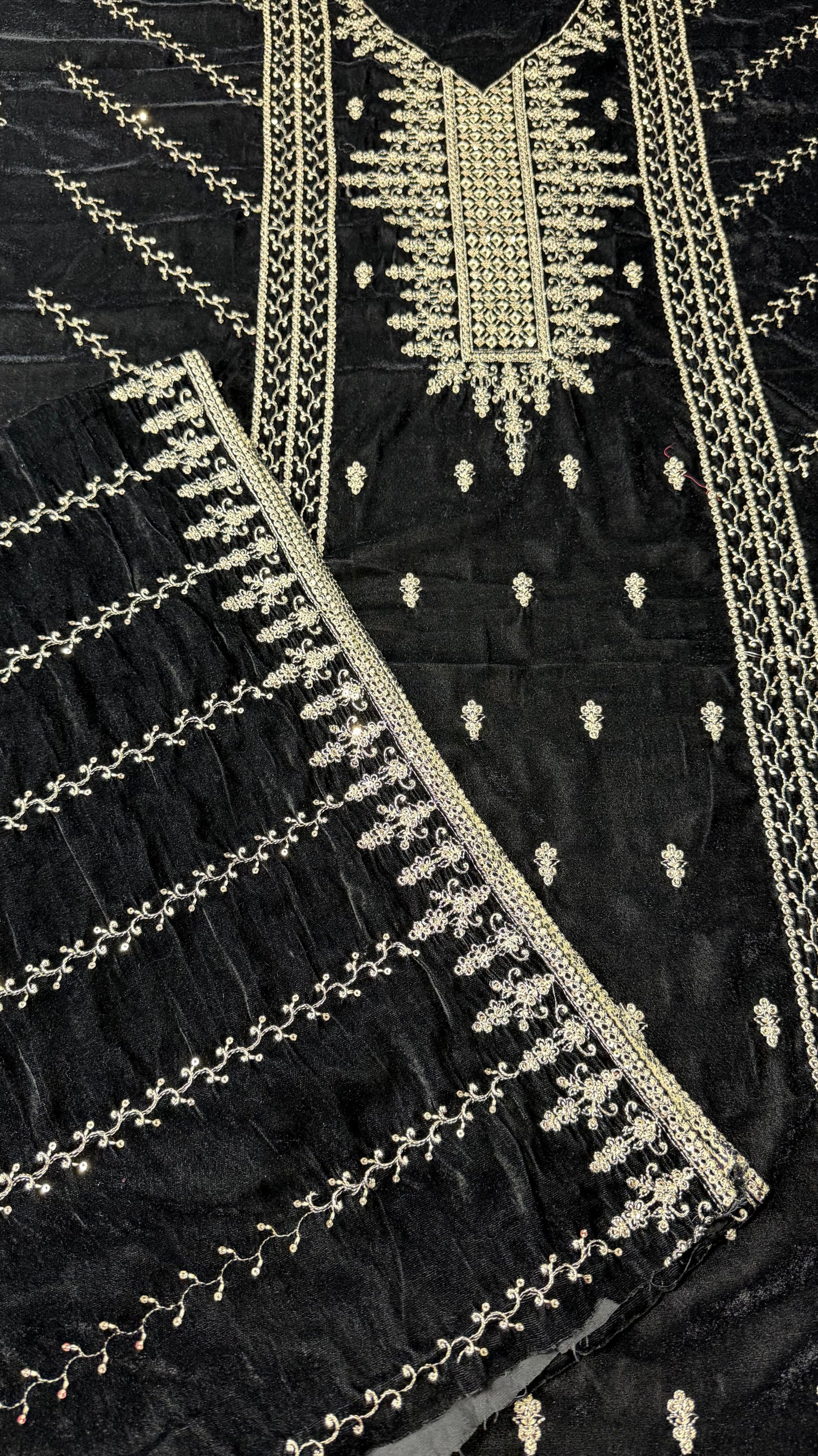 VELVET EMBROIDERED 3-PIECE TZAJ-234
