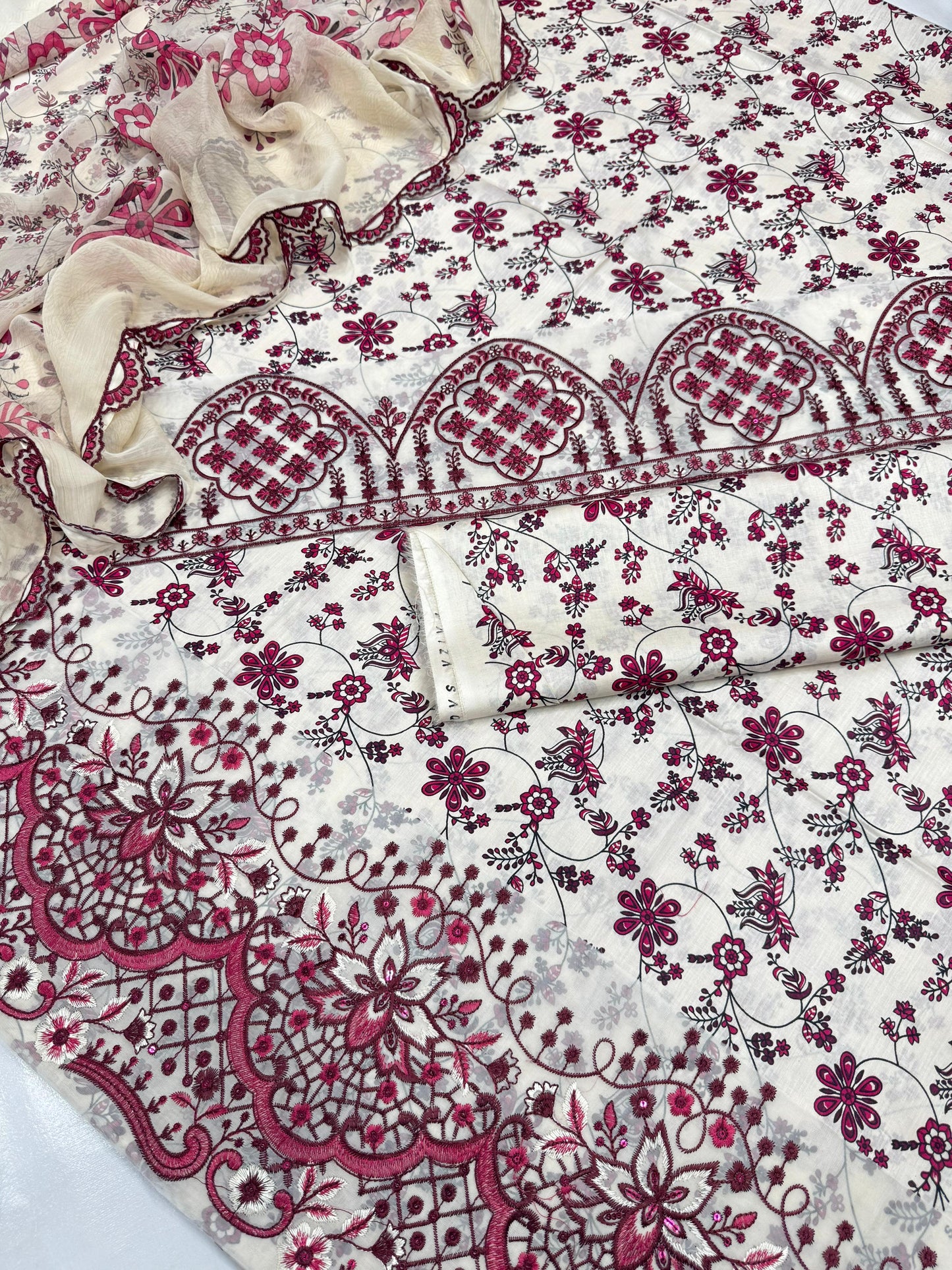 MARIA B LUXURY LAWN 3PC CHIFFON DOPATTA