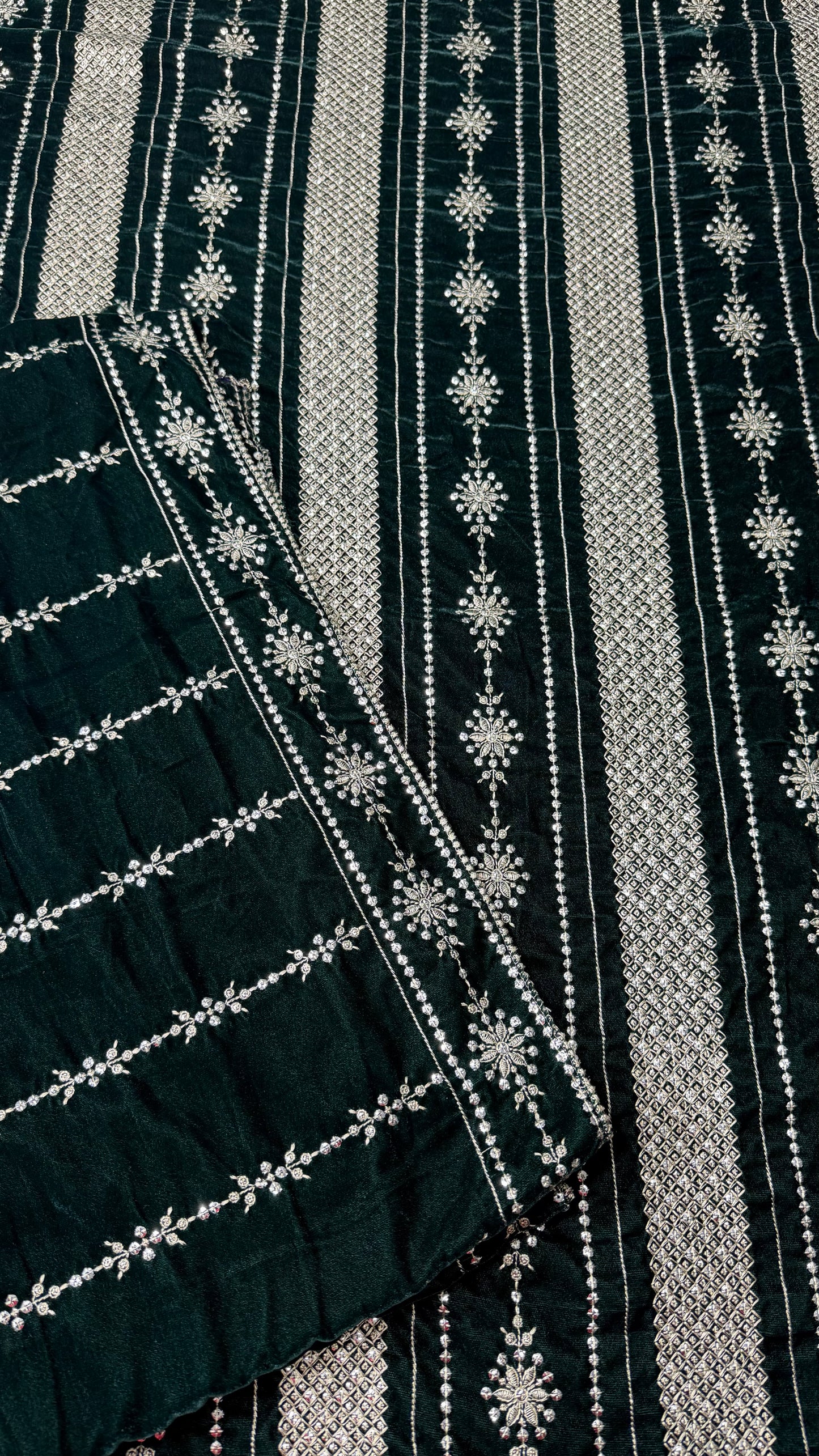 VELVET EMBROIDERED 3-PIECE TZAJ-243