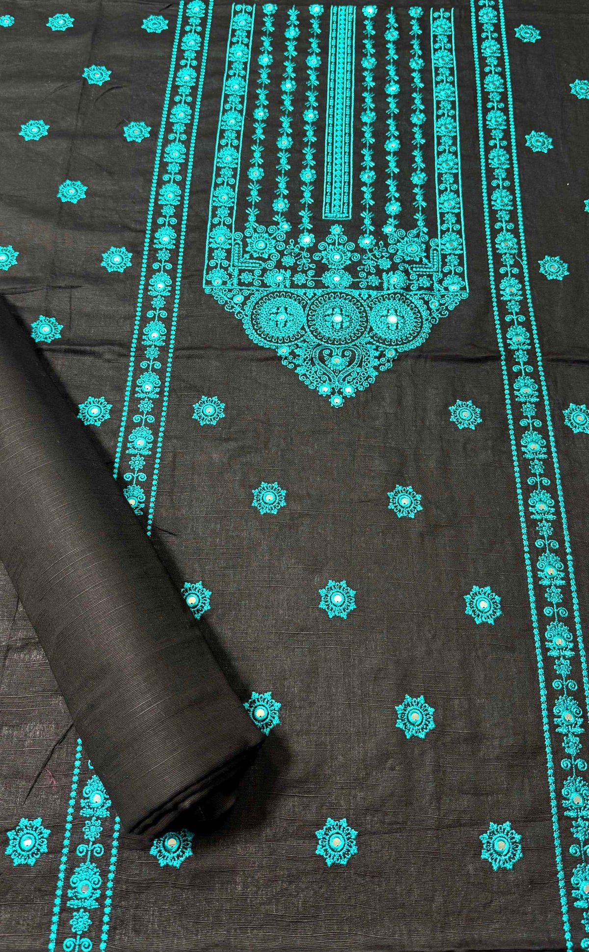 Black Khaddar Embroidered 2-Piece Suit – Design 163 – Image 1 | TANIAZE