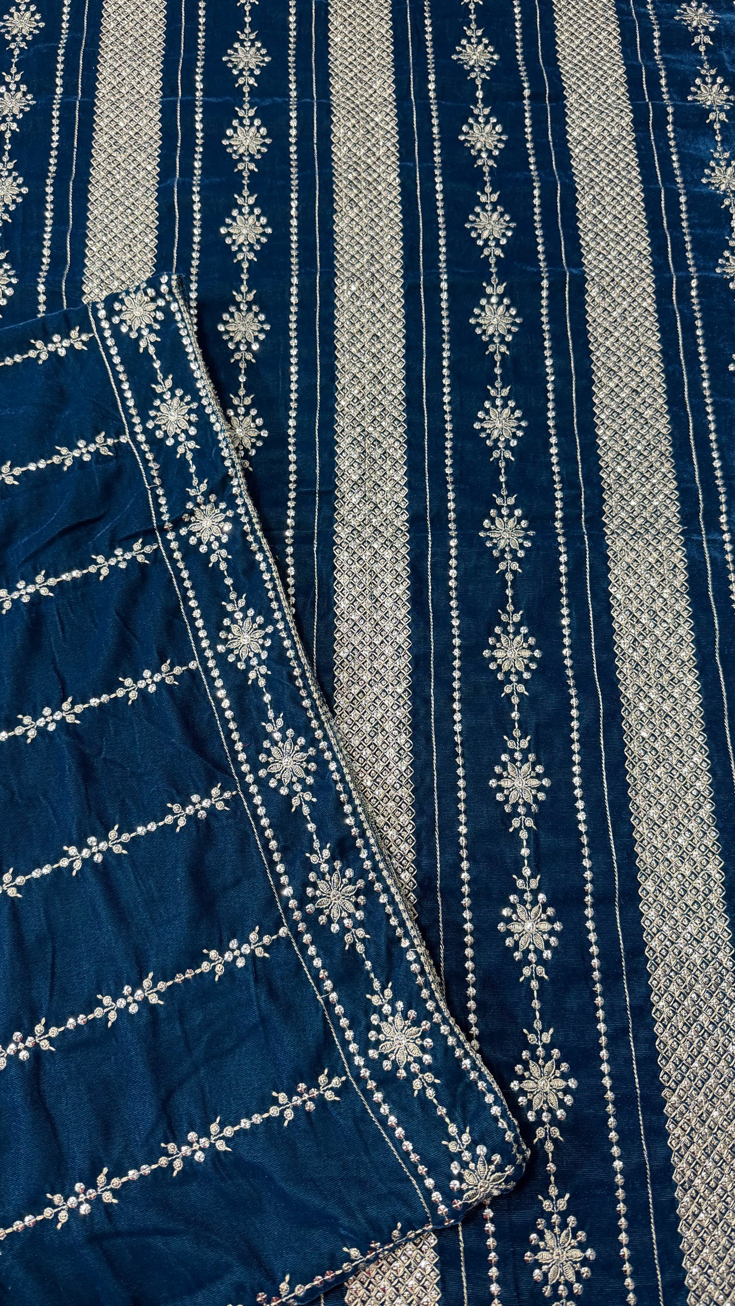 VELVET EMBROIDERED 3-PIECE TZAJ-242