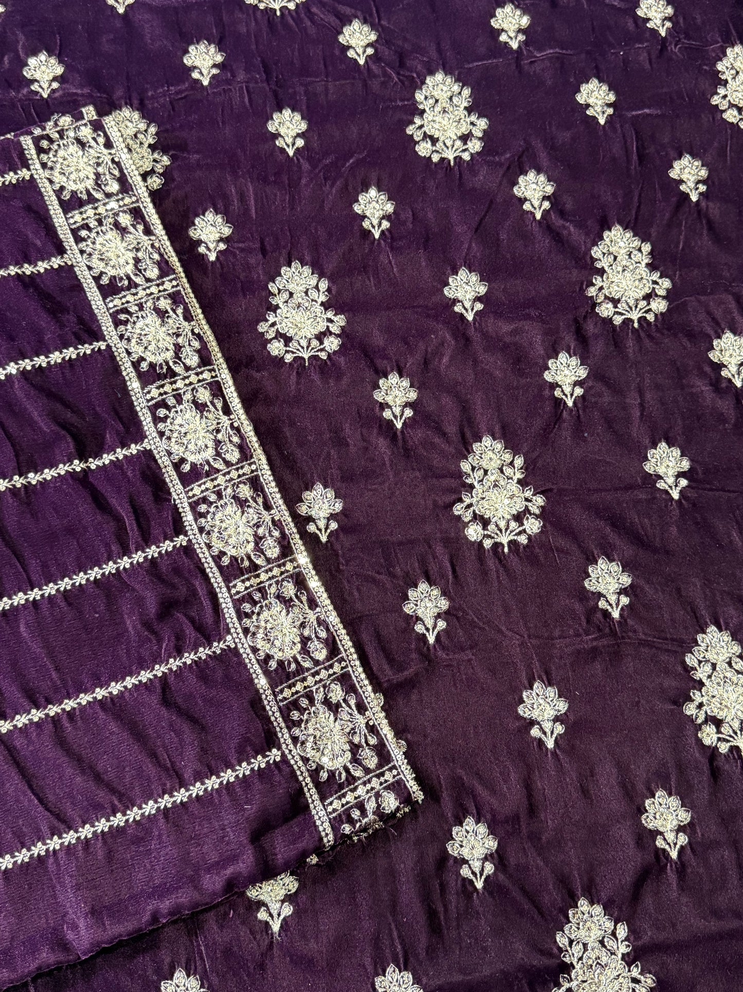 VELVET EMBROIDERED 3-PIECE TZAJ-212