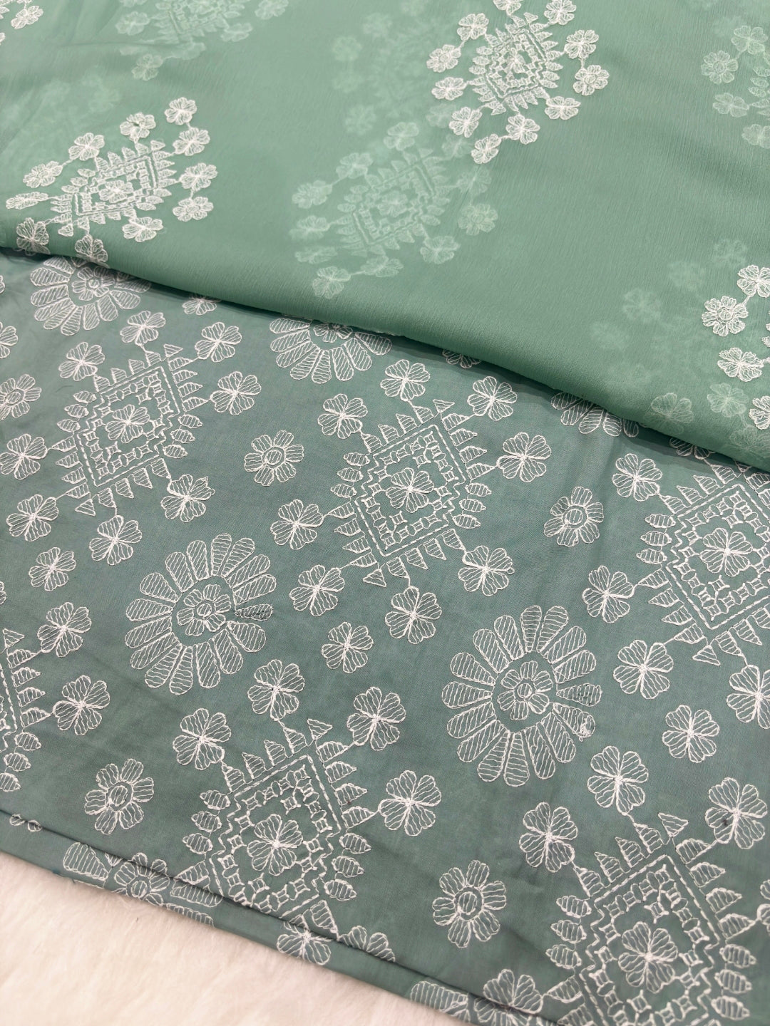 BAREEZE LAWN EMBROIDERED 3PC CHIFFON DOPATTA TZAJ-156