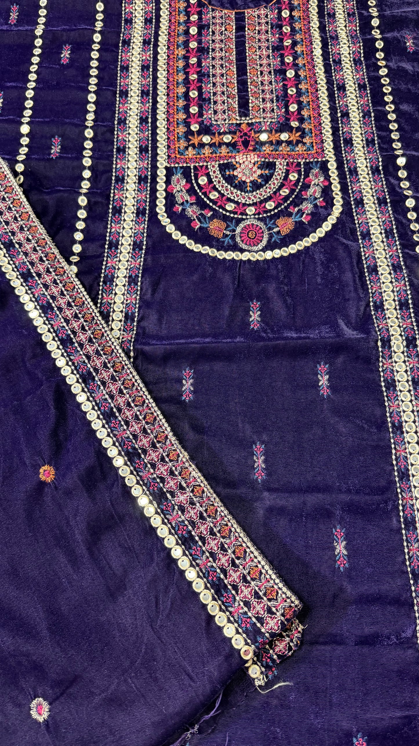 VELVET EMBROIDERED 3-PIECE TZAJ-247