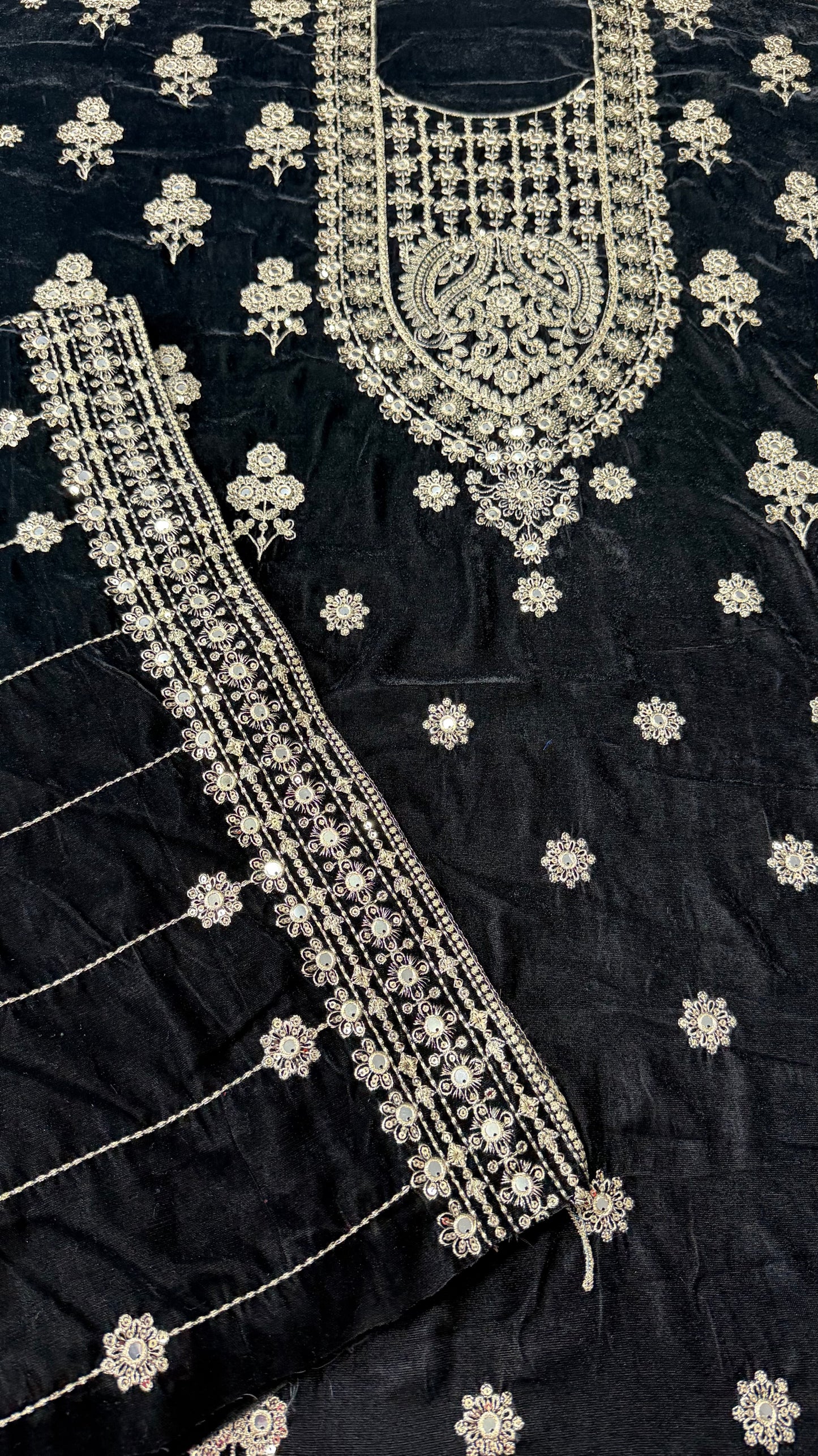 VELVET EMBROIDERED 3-PIECE TZAJ-275