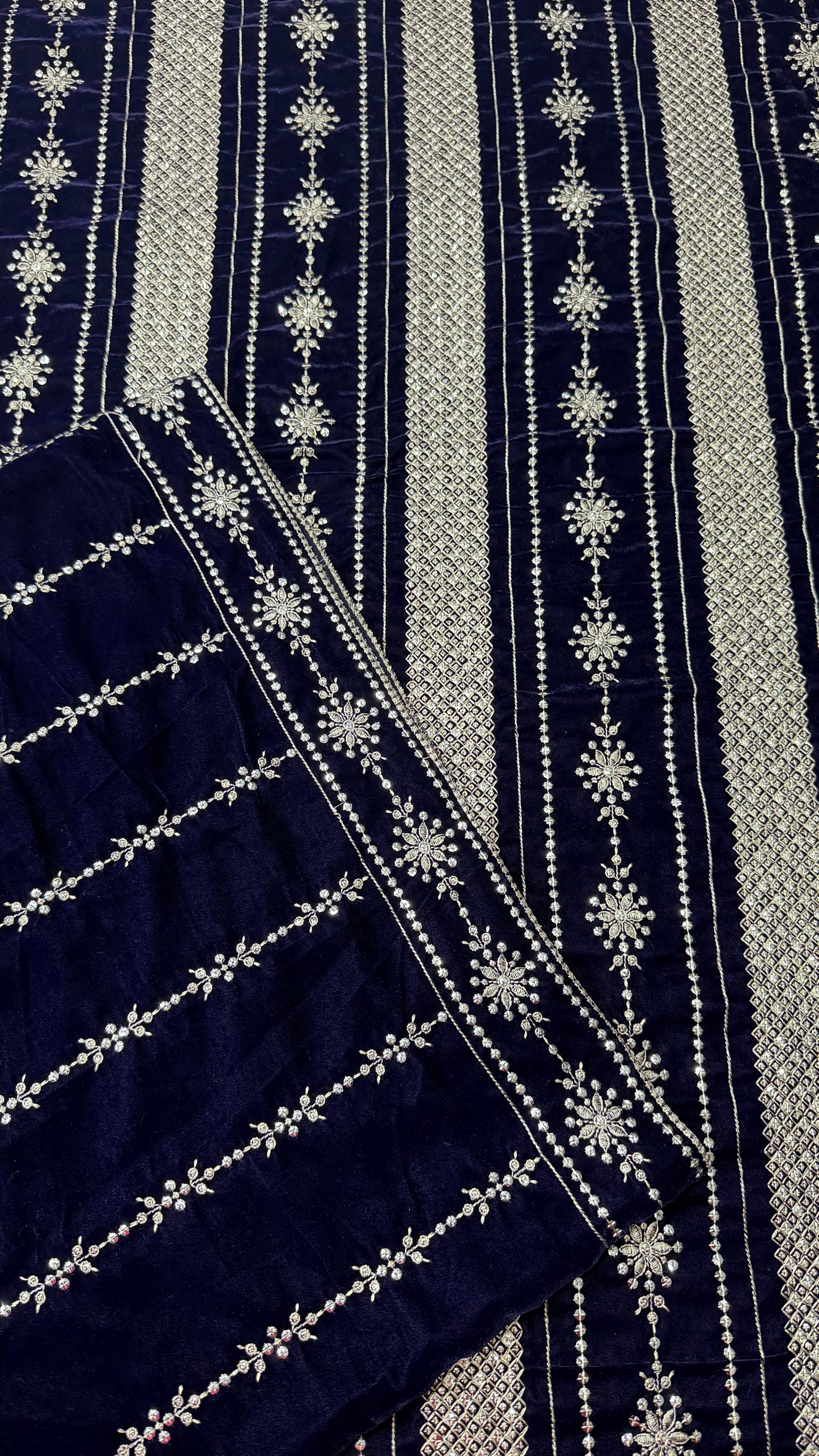 VELVET EMBROIDERED 3-PIECE TZAJ-241