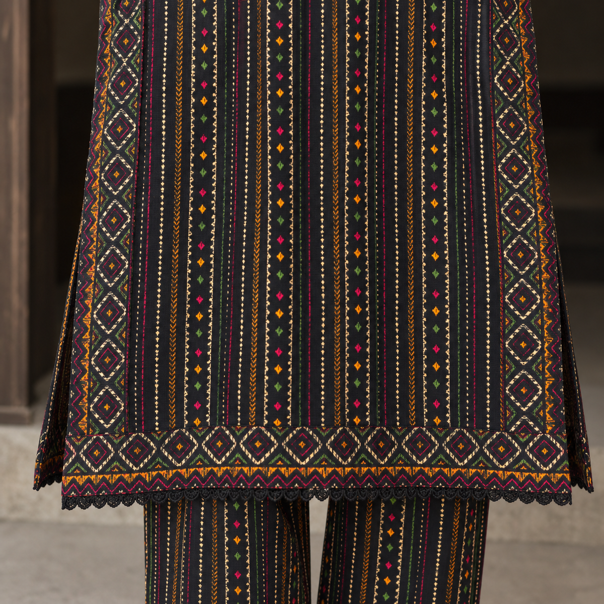 Inaya printed khaddar stitched 3 piece suit with khaddar dupatta - TANIAZE