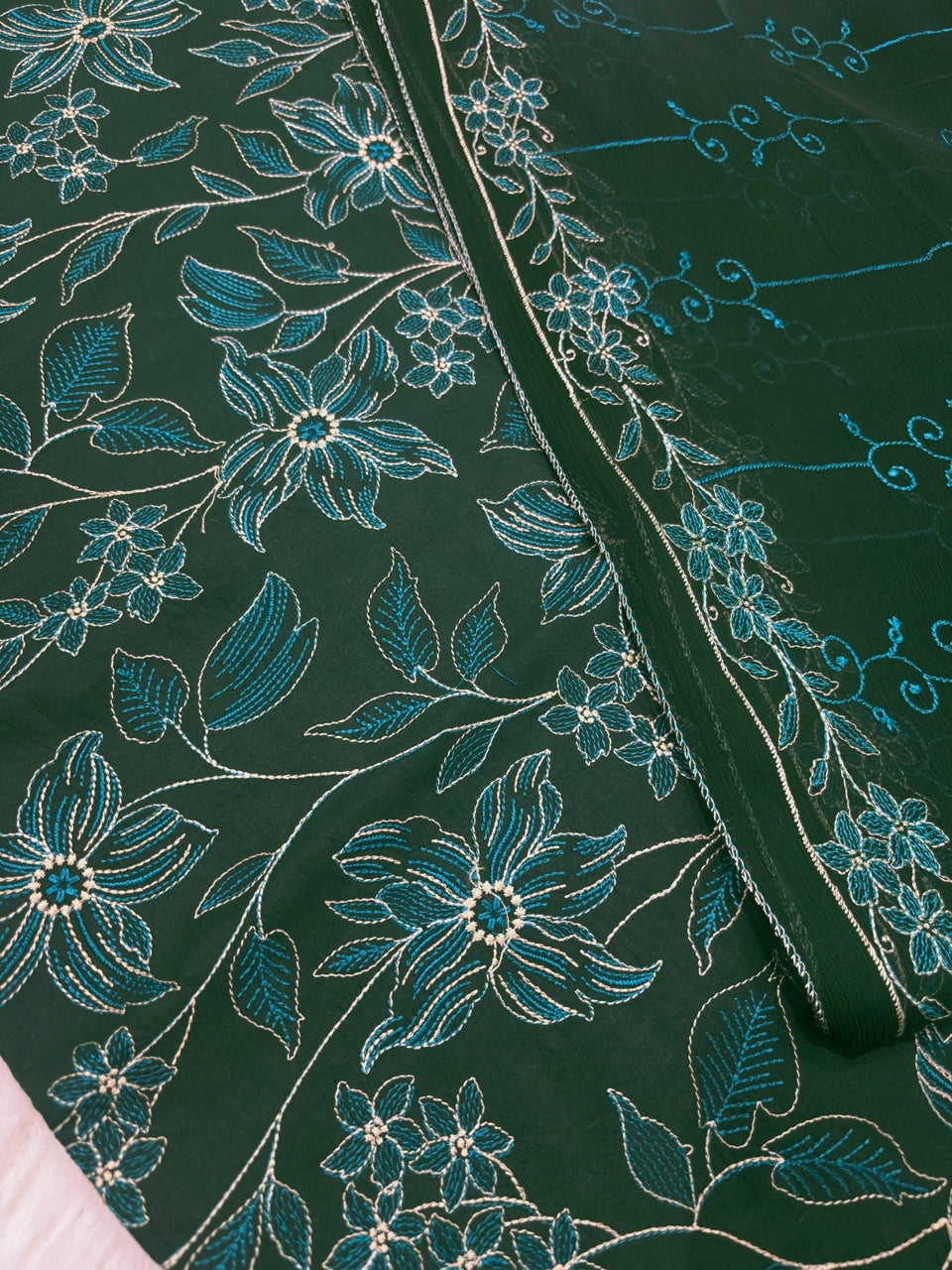 Bareeze Lawn Embroidered 3-Piece Suit Chiffon Dupatta TZAJ-126 – Image 1 | TANIAZE