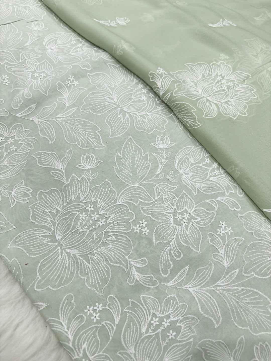 BAREEZE LAWN EMBROIDERED 3PC CHIFFON DOPATTA TZAJ-107