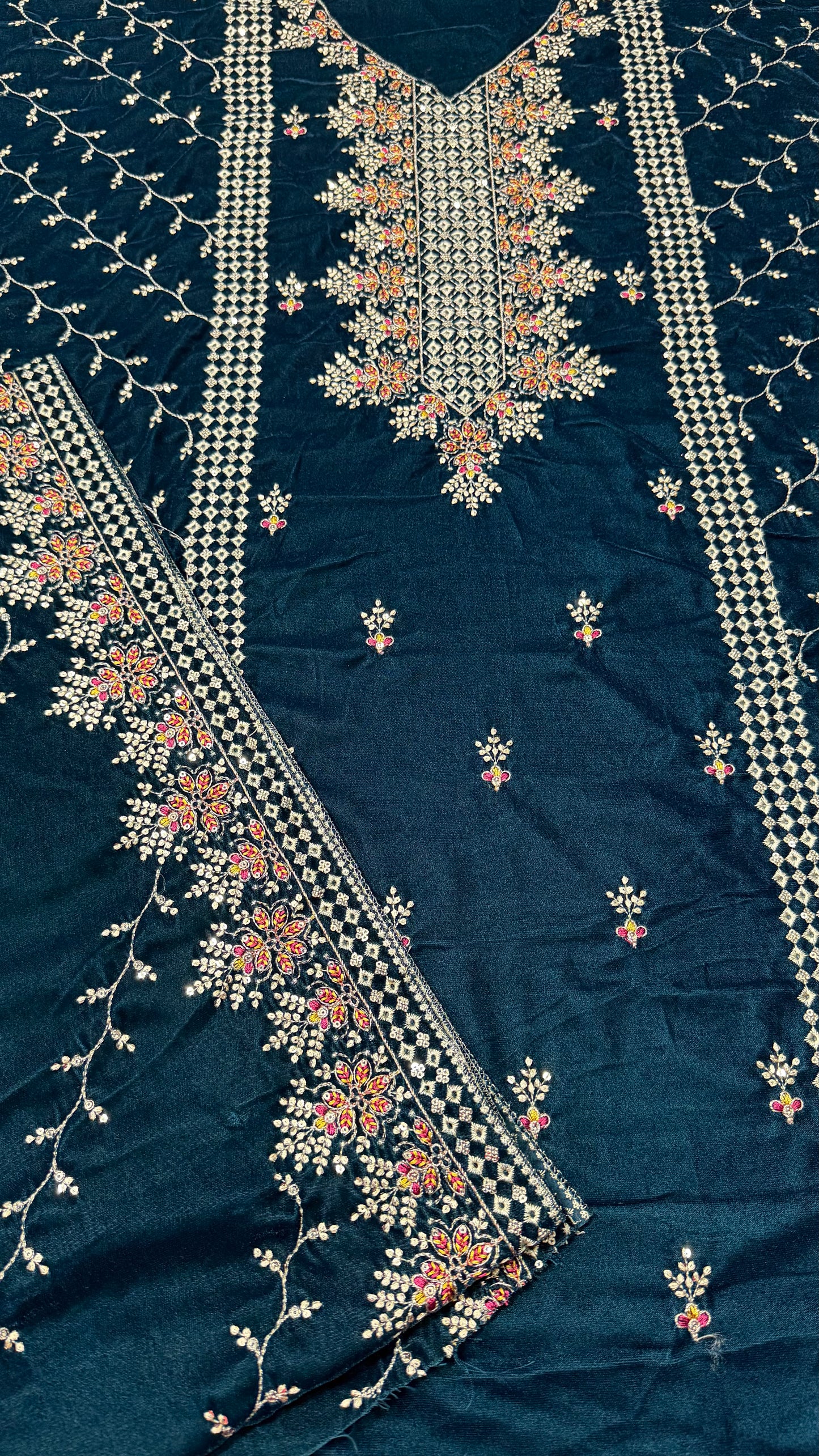 VELVET EMBROIDERED 3-PIECE TZAJ-230