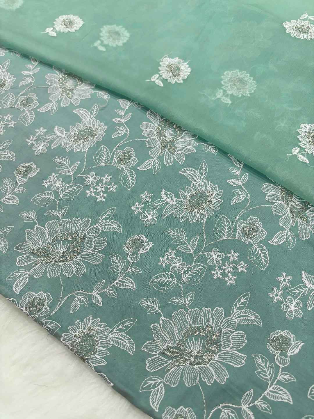 BAREEZE LAWN EMBROIDERED 3PC CHIFFON DOPATTA TZAJ-142