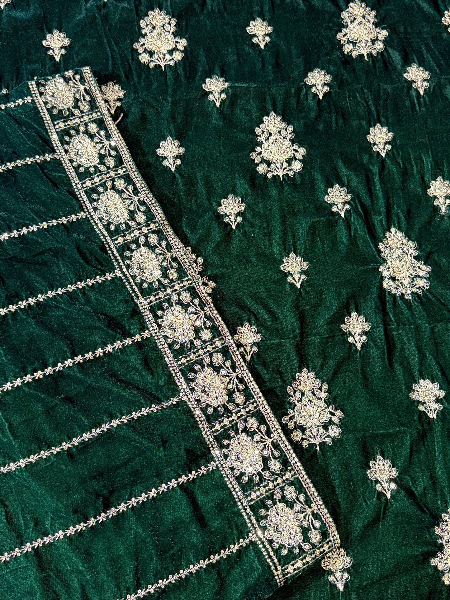 VELVET EMBROIDERED 3-PIECE TZAJ-209
