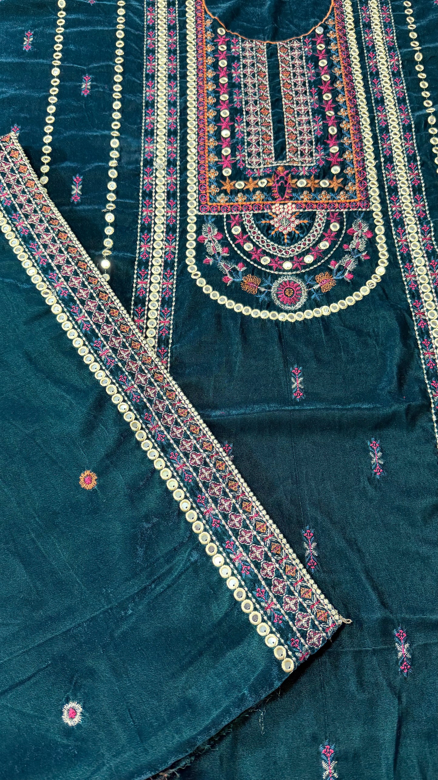 VELVET EMBROIDERED 3-PIECE TZAJ-254