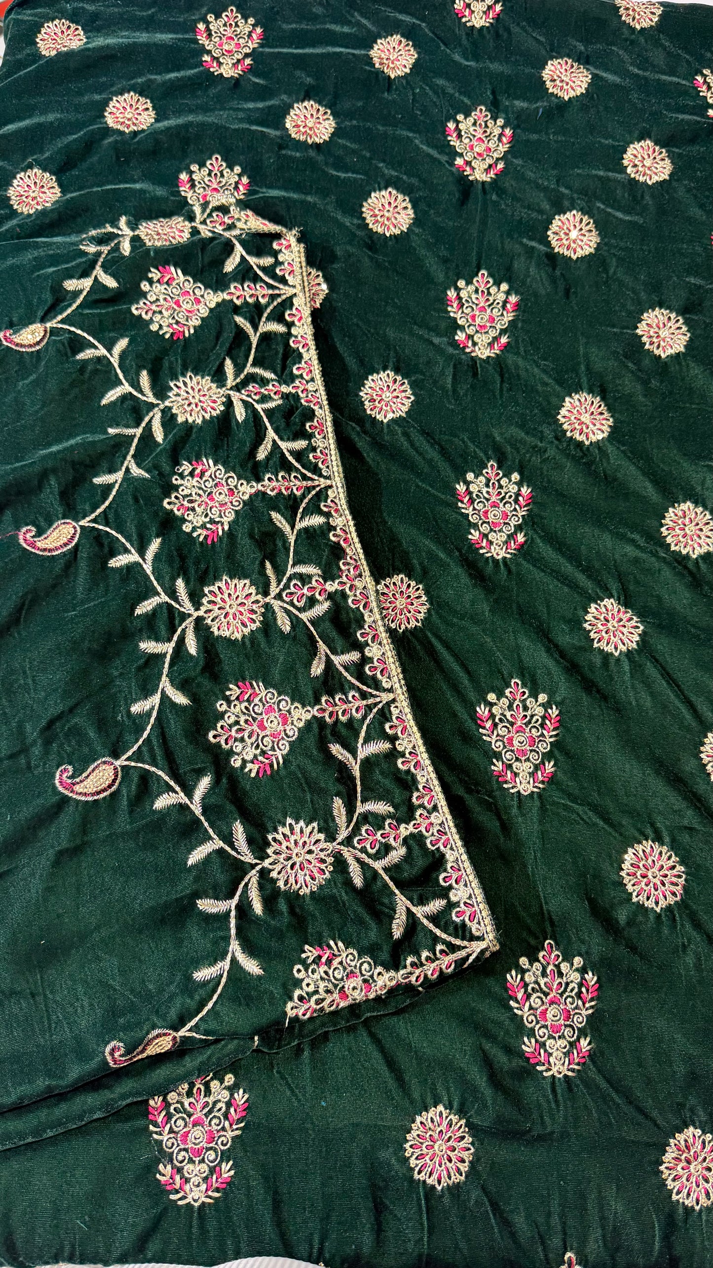 VELVET EMBROIDERED 3-PIECE TZAJ-221